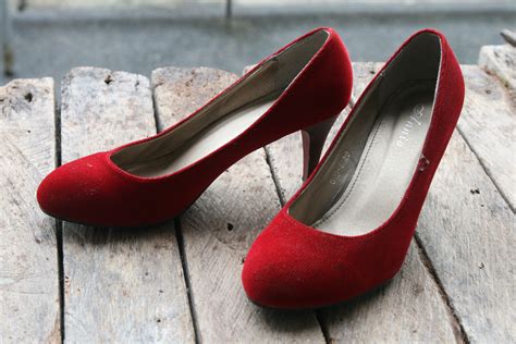 fix squeaky shoe